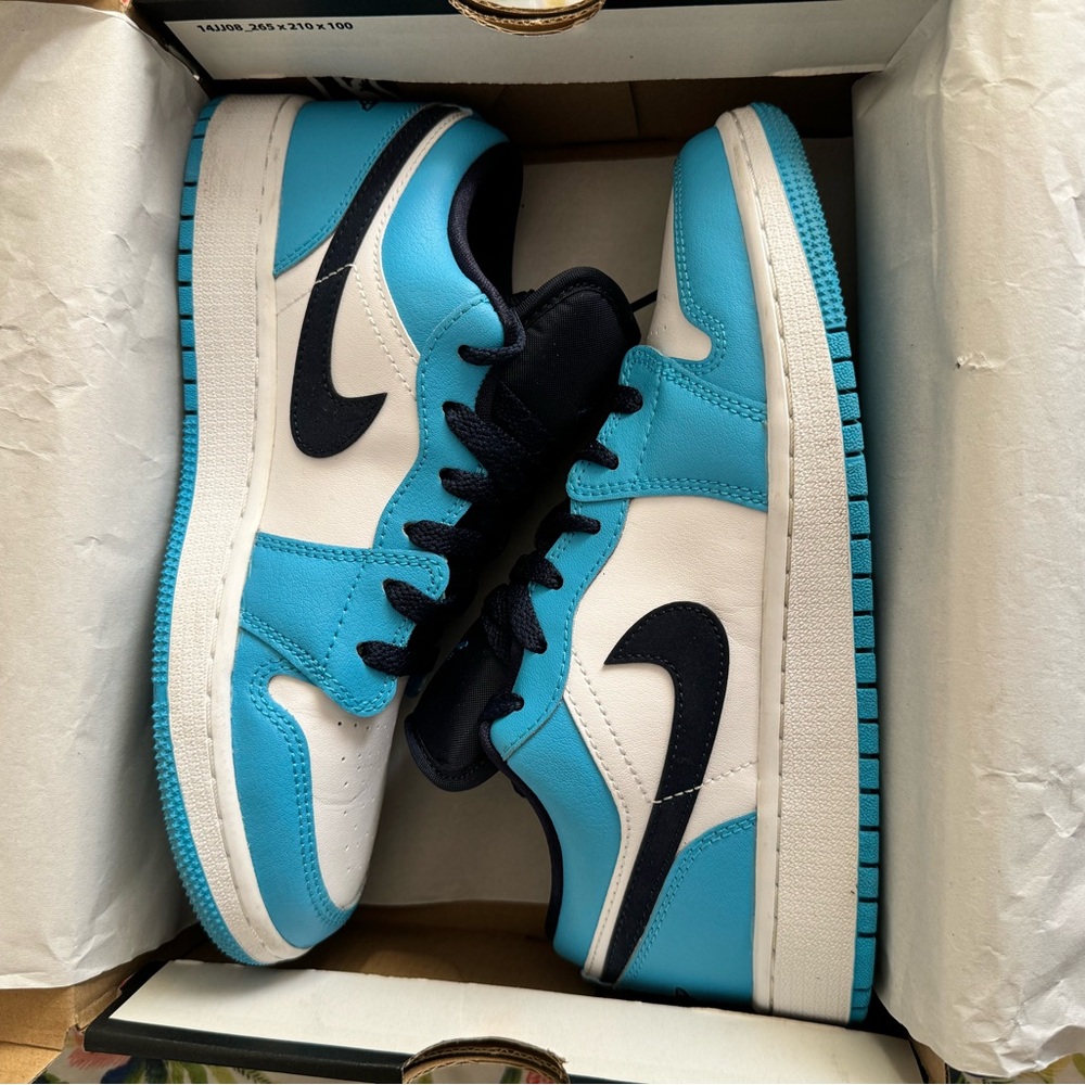 Jordan 1 Low “UNC” - GS 5.5y (Women’s 7) *lightly used